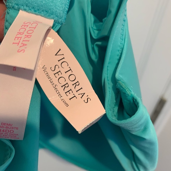 New Victoria Secret Bra 34DD - Picture 4 of 6